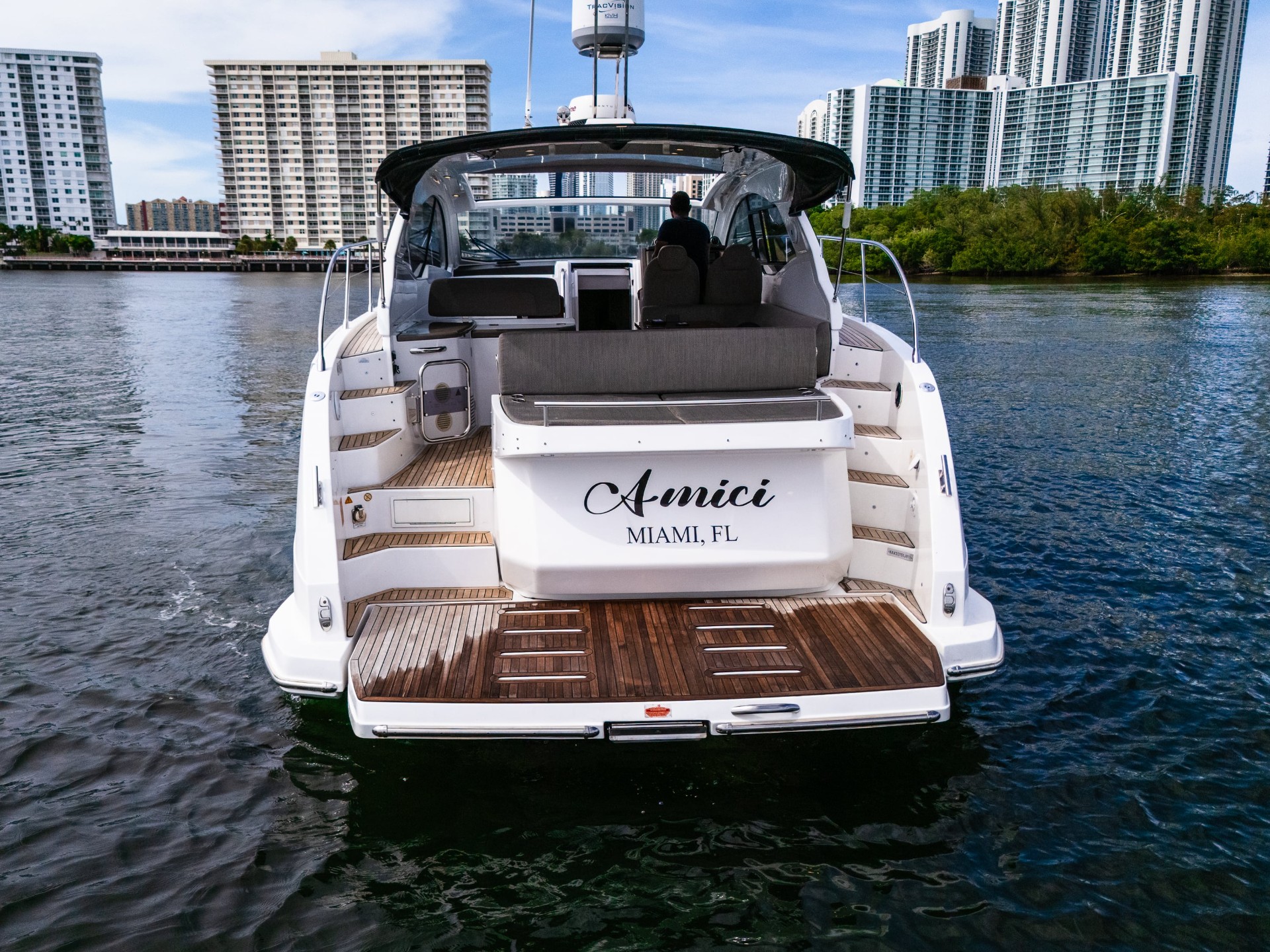 Yacht Photo 8
